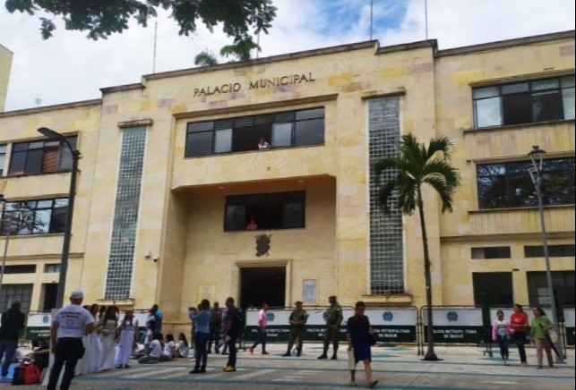 La Pol Mica Colecta En Los Colegios Oficiales De Ibagu El Cronista