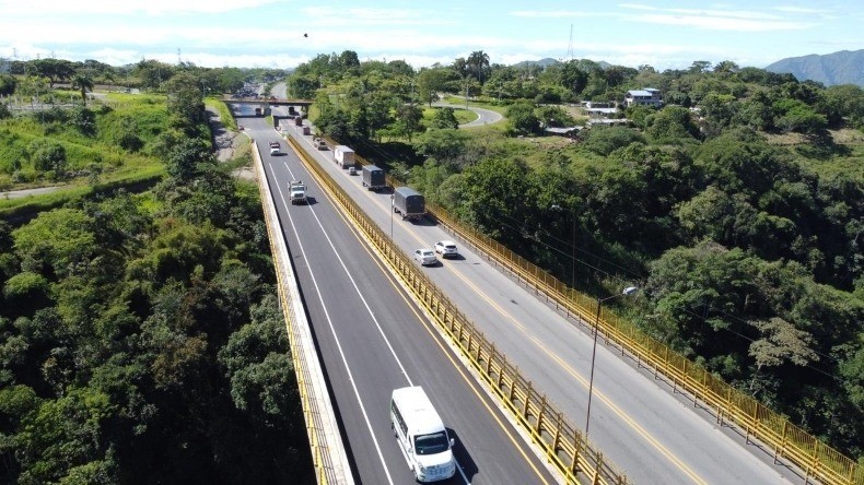 Levantan bloqueo en la vía Ibagué Cajamarca se normaliza tránsito