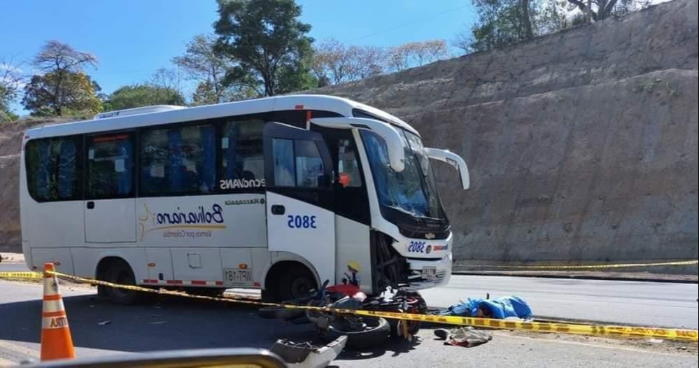 Aparatoso Accidente Dejó Un Motociclista Muerto En La Vía Melgar