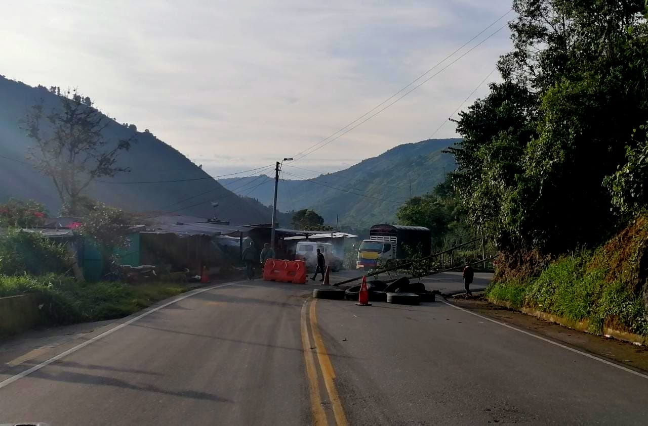 Persisten Cierres De Manifestantes En Cuatro Vías Del Tolima El