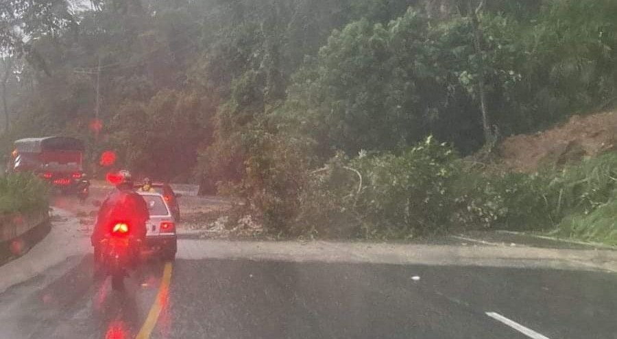 Deslizamientos Bloquean La Movilidad En La Variante De Ibagué | El ...