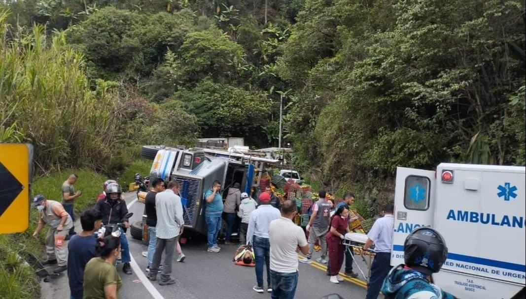 Este Miércoles Cerrada La Vía Ibagué Cajamarca Por Volcamiento De Un