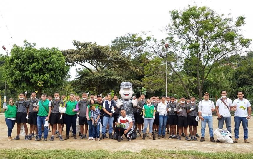 Sembraron 52 árboles en laderas del río Combeima El Cronista